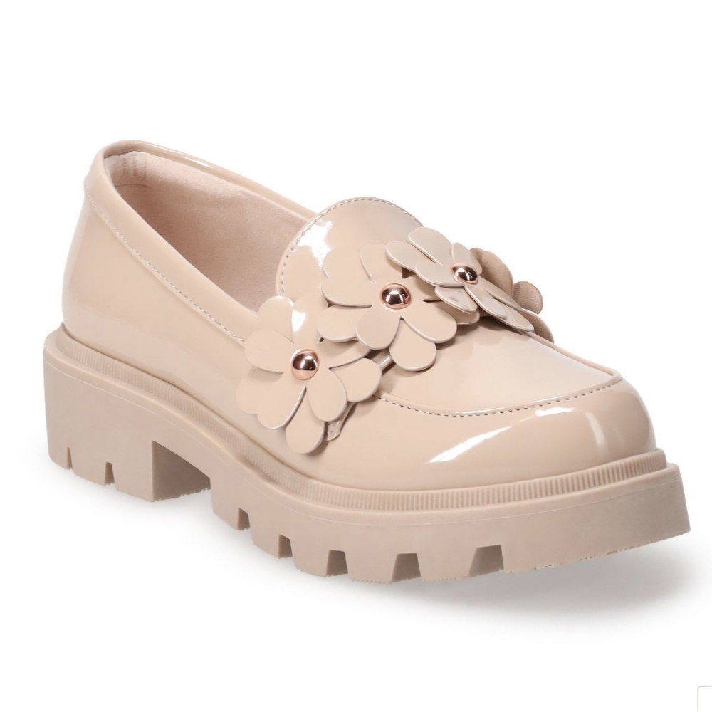 Big girls size 5 tan beige slip on platform loafers with flower detail EUC.